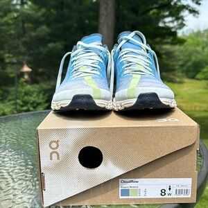 On cloud Womens cloudflow sneaker used